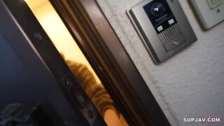 FC2PPV 4816595 【無修正ｘ個人撮影】お風呂掃除中の人妻さんの家に突撃！もっと刺激が欲しい美人妻に筋肉ムキムキ男性を連れて3Pをしてみたら、すごいことになっちゃいましたｗ jav