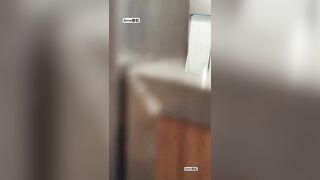 新たに流出した写真❤️ BMWの男、トイレ写真の達人がナイトクラブの女性用トイレに忍び込み、フラッシュを使って数人の美しい女性のプライベート toilet (7)