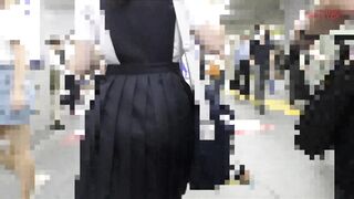 特典有 電車痴漢 早 田受験を目指すジャンパースカートの純朴優等生が衝撃大量潮吹き 連続潮漏らしでトイレの床が水浸し voyeur jp