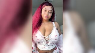 Milkmamijas Plays With Her Oiled Tits OnlyFans