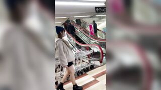 ４人のお姉さんの逆さパンチラ動画 ２７６ voyeur jp