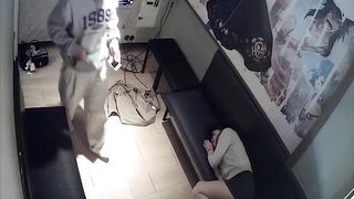 2024년 11월 최신 유출 소식! 해킹된 한국 노래방 IP 카메라_ 남자들은 너무 멍청하다. 그 소녀는 취한 척하며 자신을 때리고 엉덩이를 그의 자지에 korean porn vip ipcam