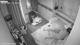 해킹된 가정 감시 카메라 [IP 카메라]_ 한국인 커플이 3번 성관계를 가졌으며, 아내가 전화를 받자 그는 계속해서 자신의 성기를 질에 korean porn vip ipcam