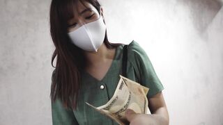 パンツ買取交渉 エステサロン勤務の美人女性に霧吹き発射で濡れ濡れおパンツ 美尻と美脚ストッキング voyeur jp
