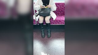 [電車対面パンチラ007]　再会は黒ストでした voyeur jp