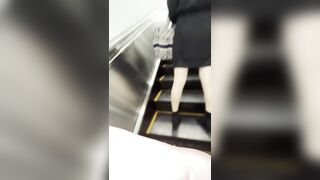 逆さ撮りの瞬間42 あの美女に声掛け交渉 3名全員ロリ美女 ハミ毛tバック エスカレーター エレベーター 車内 voyeur jp