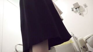 トイレオナニー 買い物帰りの美人お姉さんのオナニー 着替え voyeur jp