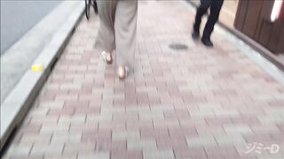 丸の内olの休日 オフ日は気が緩んでパンティースケスケですよ voyeur jp