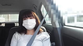 悪戯に気付かずにモロに食い込んだパンツを自分で更に食い込ませてエグいパンチラ 胸チラ voyeur jp
