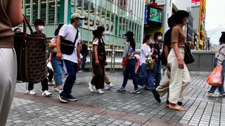 4k60p街撮り レースのパンティーがくっきり パンティー透け透けのお姉さん voyeur jp
