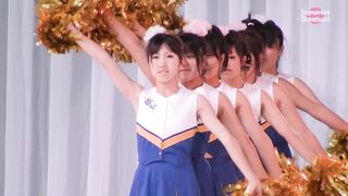 チアに着替えて再登場 下級生の全力ダンス チア部バトン部の文化祭ステージ ２ ３ voyeur jp