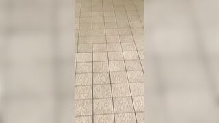 某有名学園05 警戒心女子 周り気にするのに見せ付けてくる天使ちゃん voyeur jp