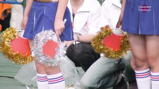 青アンスコが全開に そんなに開いて大丈夫 アクロバットなパワフルダンス チア部バトン部の文化祭ステージ voyeur jp