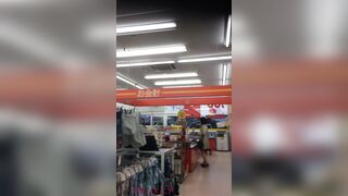 しゃがみ込んでm字開脚になった女性のスカートの中の秘密part13 カニ歩きで大開脚まる見えｓｐ voyeur jp