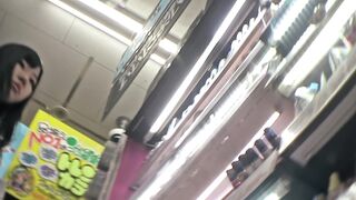 私服お姉さんのスカート内抜き打ち検査15 voyeur jp