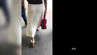街中でパンティ透け透けの白スカートのお姉さん voyeur jp