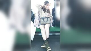 6 30まで顔出し 彼氏との会話に夢中でスト越し白パンティ豪快に見せてしまうギャル voyeur jp