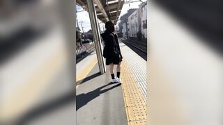 電車で対面したjkがスカートヒラヒラさせパンティ見せ付けてくる voyeur jp