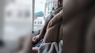 腋毛超接写 ぴえん系女子だって冬は伸び放題 厚着の下に隠された未処理の腋毛を超接写 voyeur jp