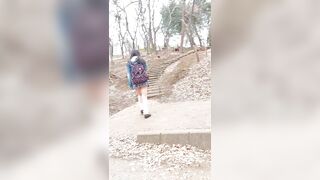 撮影バレ 盗撮に気づいてもパンティを隠さないjkが見せつけてきた voyeur jp