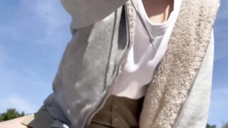 ママ友ピクニック 癒し系若妻 たゆんたゆんの胸元 あさりみたいな食い込みはみ出しビラちゃん voyeur jp