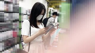 禁断の逆さ撮り 臆病な同業者さんとツ ヤで立ち読みするピンクミニ娘編 vol 9 voyeur jp