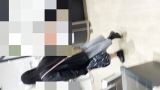 スマホで逆さ撮り154 へへーん 残念 スパッツでしたー 余裕こいてますけど スパッツからパンツ透けてますよww 3名収録 voyeur jp