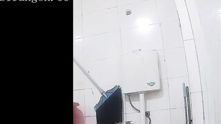 キャンパス全体に漂う「カップリング」の予感：制服にニーハイソックス姿の、あどけない後輩女子！ toilet 06-260626