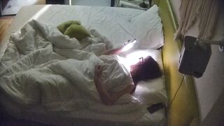 5-23 ホテルの隠し撮り映像が流出 ❤️ メガネにプリーツスカート姿の尻軽女とセックス依存症の男――夜中にわざわざ起きてヤッてからまた寝るほど china 19-280626
