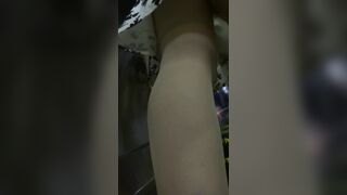 新作パンチラ盗撮 olさん 白パンツを連続3回撮影 階段とエスカレーターで voyeur jp