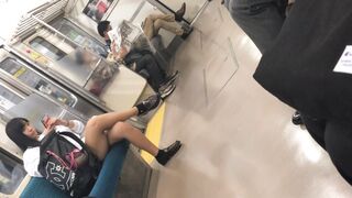 電車対面 太ももを露出するjk voyeur jp