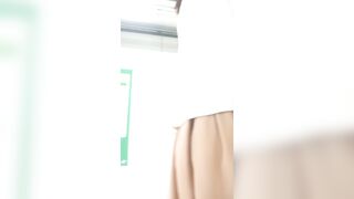 顔出しパンチラ盗撮 olさん ベージュ色のパンツをこっそり撮影 voyeur jp