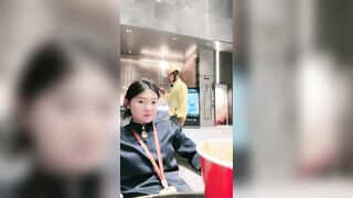 【魅惑のチョコレート】ロビーマネージャーが勤務時間中に生配信、トイレショー、小道具を使った自慰行為 6 【あるアパートからのオリジナルバー china 3 01-020726