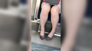 顔出し期間限定版 電車対面パンチラ2019 pre3 ショートカット超美人olのお花柄パンティ voyeur jp