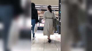 1111 素材そのまま無添加無自覚美尻 ピチピチスキニージーンズ女子 後編 voyeur jp